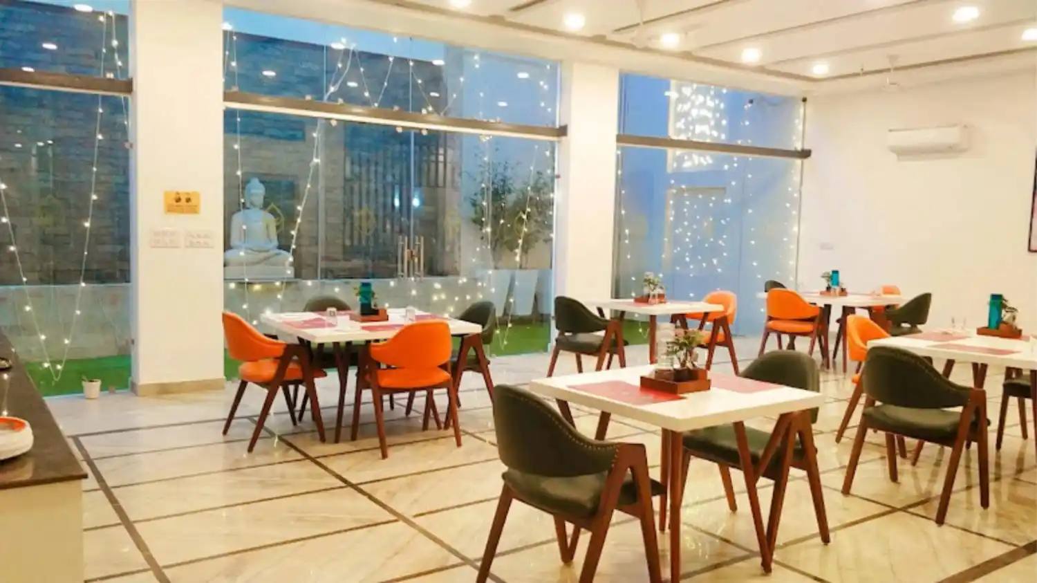 Aurum Floors Senior Living - Green Garden Area